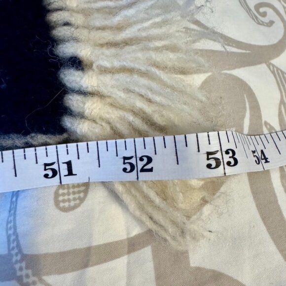 Vintage New Zealand 100% Wool Black and White Sheep Scarf - Picture 8 of 9